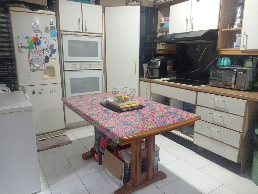 4 Bedroom Property for Sale in Manenberg Western Cape